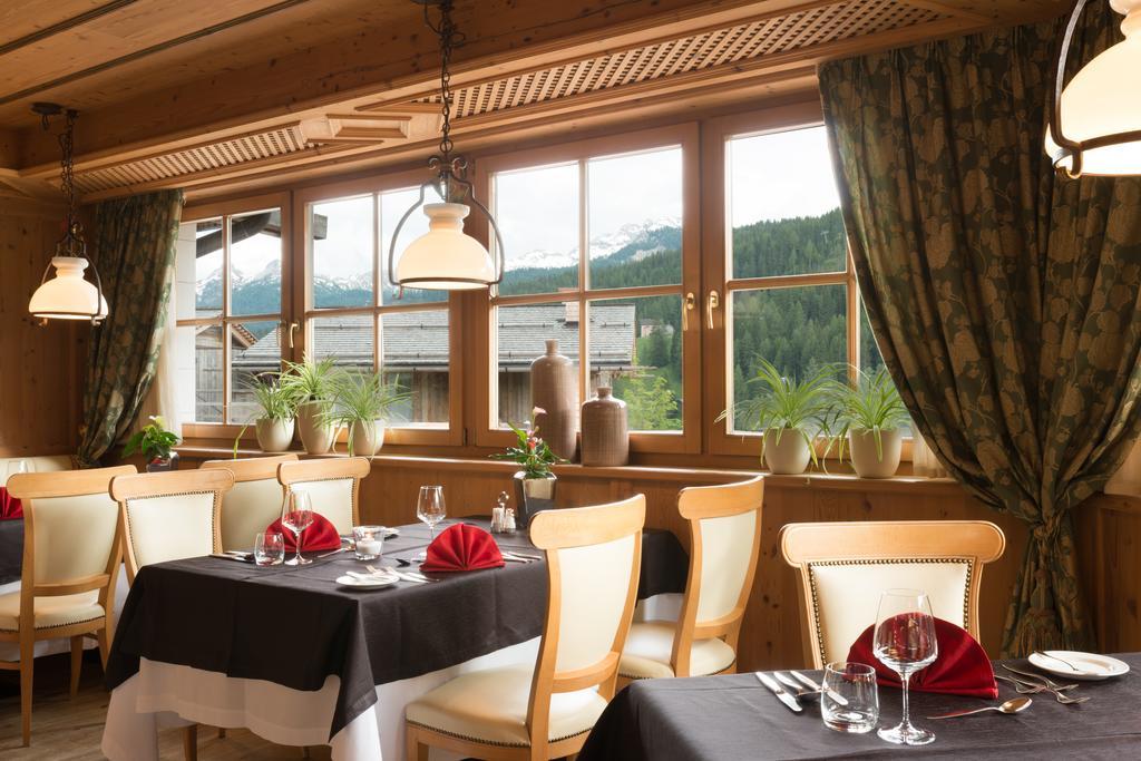 Hotel Fanes ซานกัสซิอาโน ภายนอก รูปภาพ